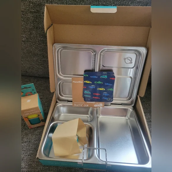 PlanetBox Lunch Box Set with Pods and Magnets - Picture 2 of 3